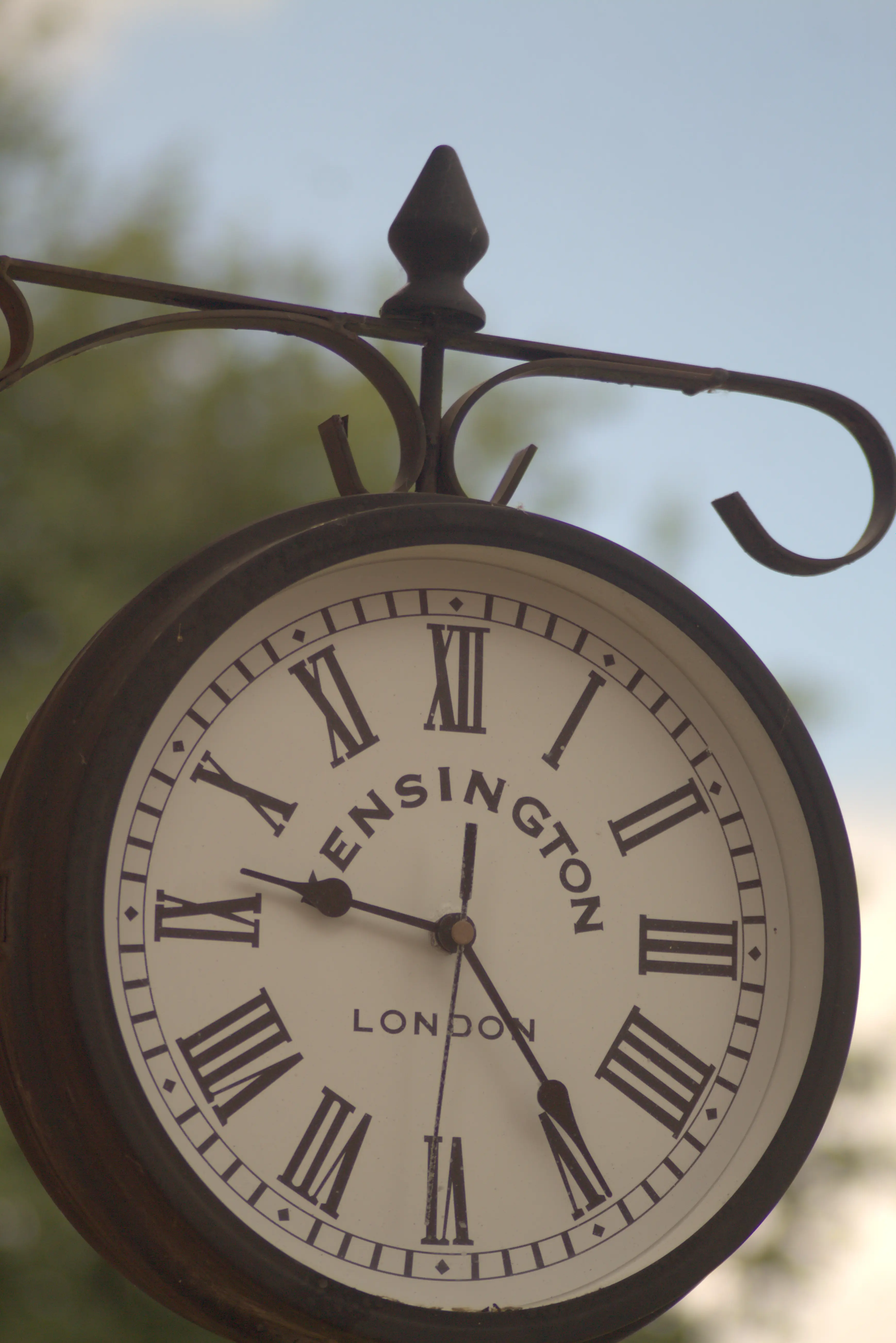 Hanging clock